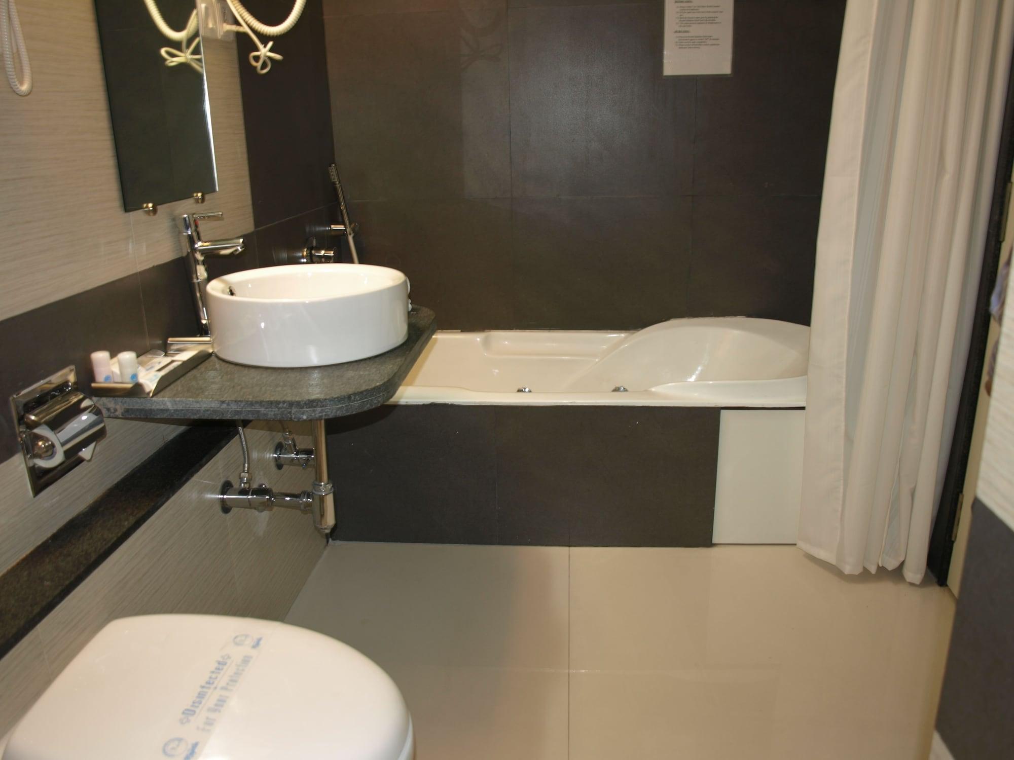 Kapila Business Hotel Poona Buitenkant foto