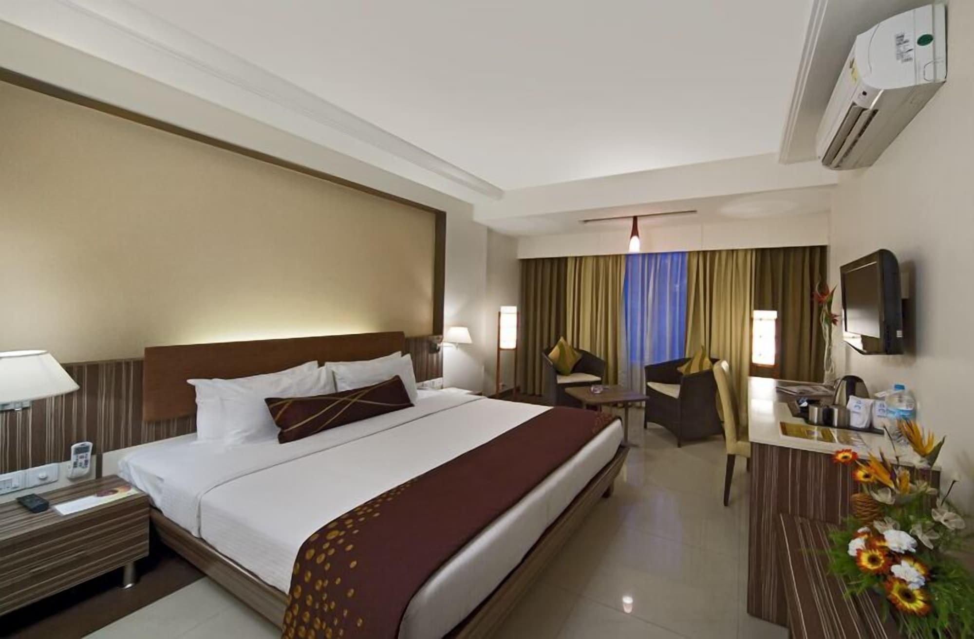 Kapila Business Hotel Poona Buitenkant foto