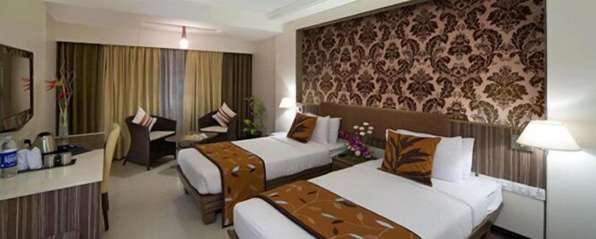 Kapila Business Hotel Poona Buitenkant foto