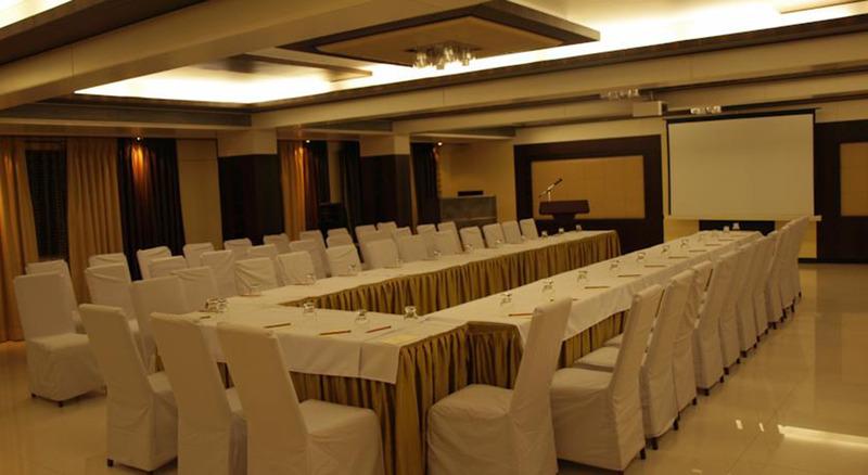 Kapila Business Hotel Poona Buitenkant foto