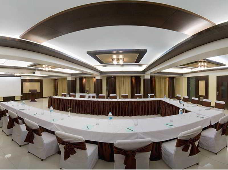 Kapila Business Hotel Poona Buitenkant foto