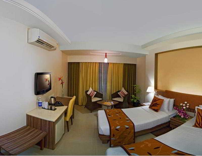 Kapila Business Hotel Poona Buitenkant foto