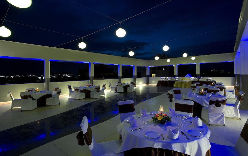 Kapila Business Hotel Poona Buitenkant foto