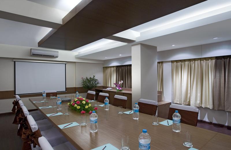 Kapila Business Hotel Poona Buitenkant foto