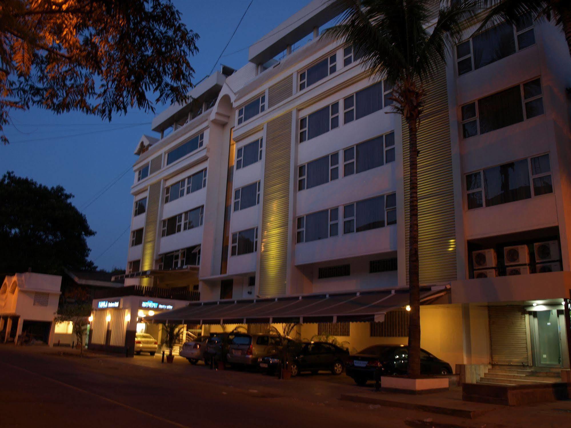 Kapila Business Hotel Poona Buitenkant foto