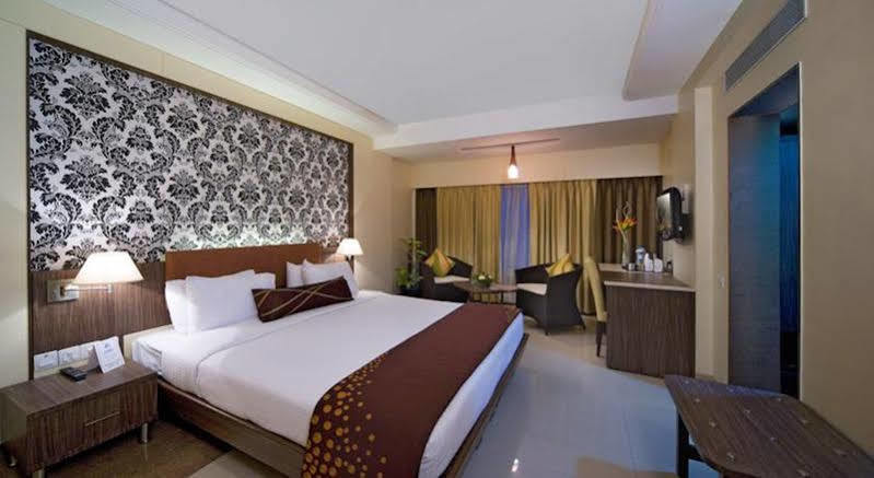 Kapila Business Hotel Poona Buitenkant foto